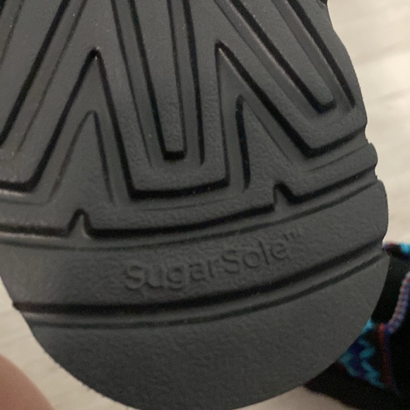 NWOT- UGG- Classic Mini II Braid Platform-Black with blue/red embroidery-Size 7 - Picture 12 of 13